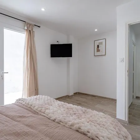 4p Apartment